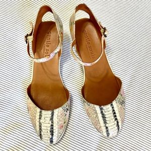 Gentle Souls Noa Star Wedge Sandal Shoe Snake print Size 8.5